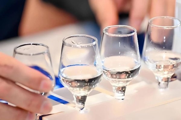 点赢通 回流白酒成进口“老二”，真实出口到底有几成？